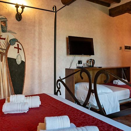 Bed and Breakfast Castello Dei Templari Лукка Экстерьер фото