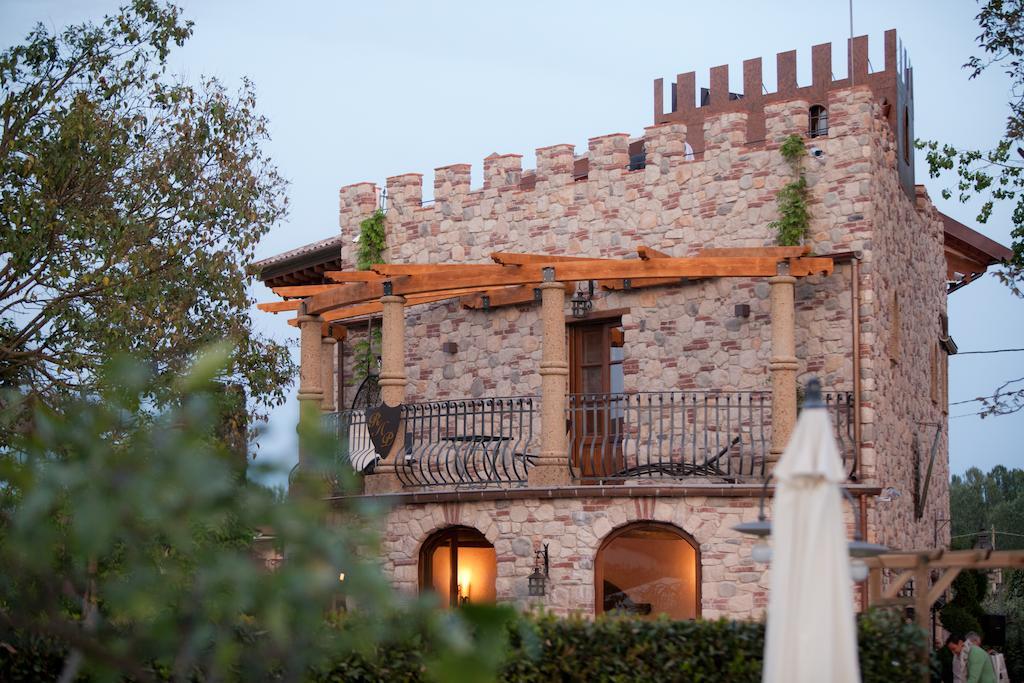 Bed and Breakfast Castello Dei Templari Лукка Экстерьер фото