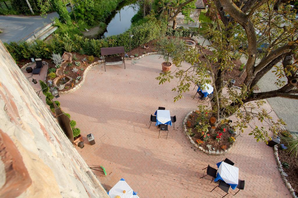 Bed and Breakfast Castello Dei Templari Лукка Экстерьер фото