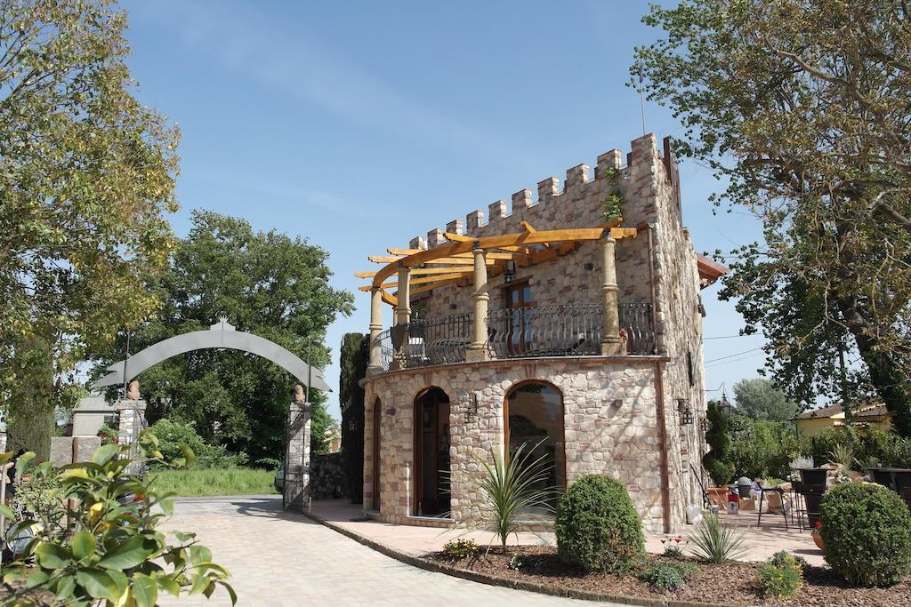 Bed and Breakfast Castello Dei Templari Лукка Экстерьер фото