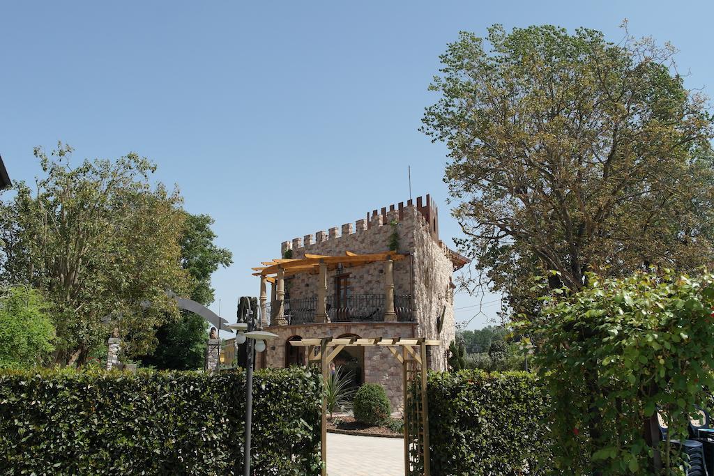 Bed and Breakfast Castello Dei Templari Лукка Экстерьер фото